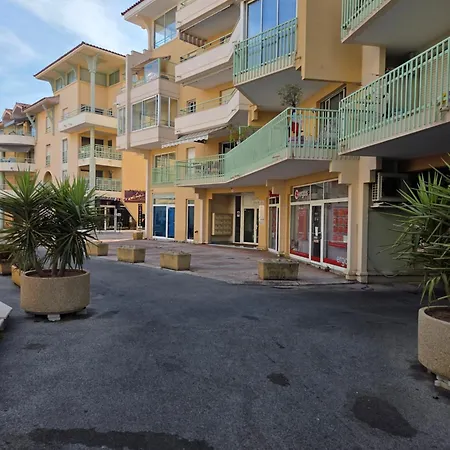 Port - Lumineux - Parking - Terrasse - Climatisation * Fréjus